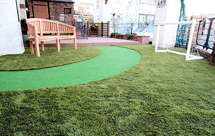 豊富なラインナップから自分好みの芝を選べる！室内外を問わず、緑化空間が実現します！